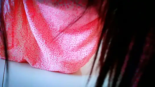 Desi schwiegermutter bleibt unter dem tisch stecken, während sie esszimmer putzt. Wenn schwiegersohn hart gefickt &hinter sich kommt - BBW dicker arsch