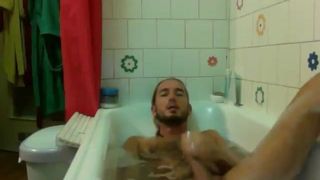 Gorąca i seksowna w kąpieli
