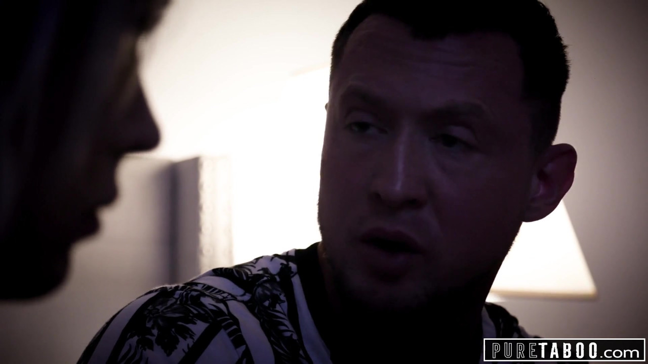 純粋なタブー、セクシートランスガールが悲しみの男をやる