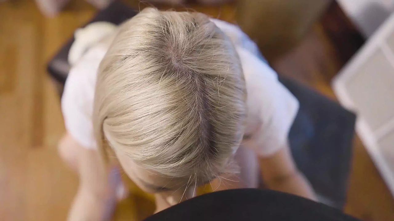 Jasmin Rouge仍然在做爱和吹箫。她忍不住