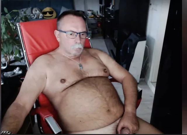 Opa spritzt geil ab