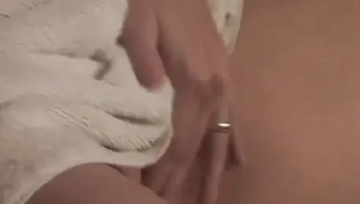 Perfekte französische lesben, die spaß im dampfigen badezimmer haben