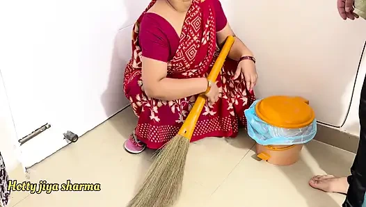 Ghar me kam karane wali maid ko malik ne choda