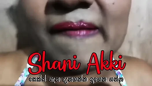 Sri Lankalı orta yaşlı seksi kadın domalarak işiyor