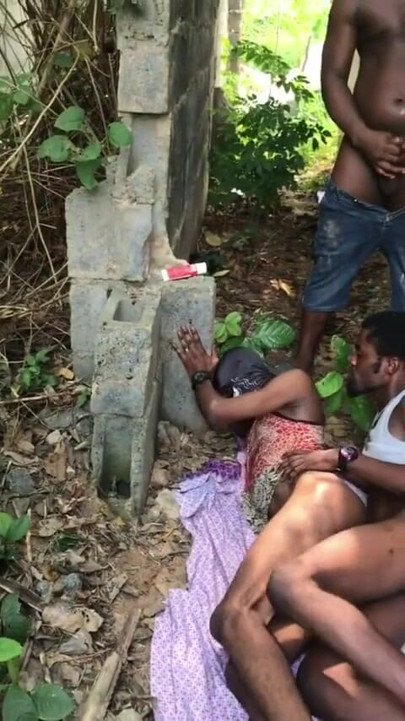 Seks OutDoor Berisiko Hari Tahun Baru | Klip 1