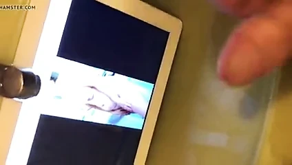 Ehehure dient Fremdschwanz als Wichsvorlage