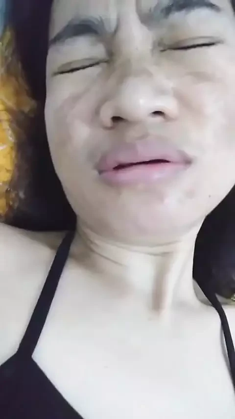 幸运的kik展示她的屁股并为你完成