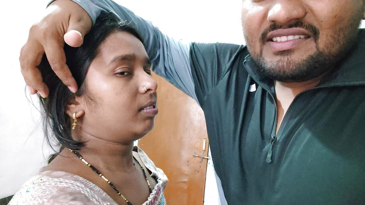Bahan apne bhai ko kiss kar rahi hai aaur bhai aapne bahan ke boobs chus raha he.- boobs suking video.