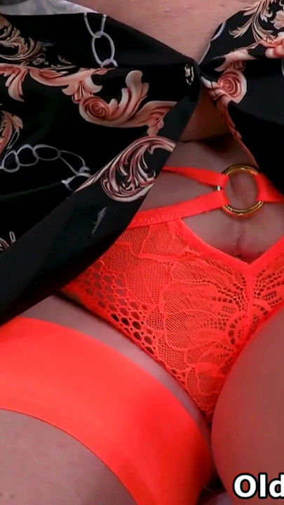 British blonde Wendy Leigh's massive mammaries and wide open pussy will make your mouth water and your dick hard | Clip 2