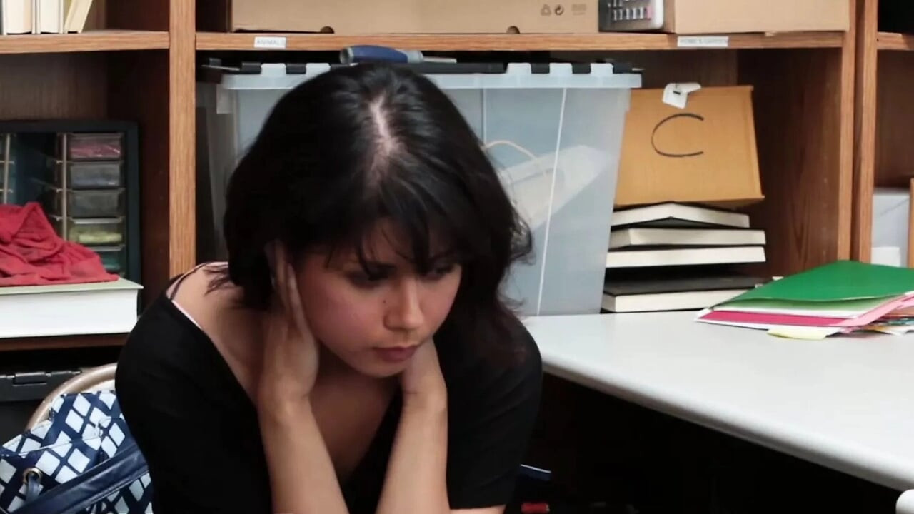 Shoplyfter - Penelope Reed menjadi pencuri kegemaran baru pegawai perv lp untuk berkongkek di bilik belakang