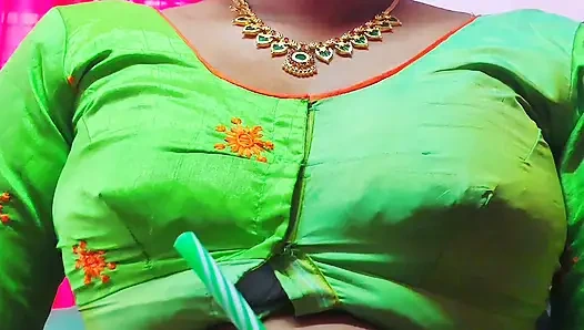 Abang tiri india yang lebih muda merobek payudara saudara tirinya yang sudah menikah