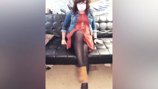 Lauren cums on ripped pantyhose