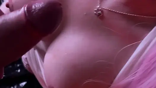 Cewek nakal ini kencing dan muncrat di memek pacarnya yang berantakan