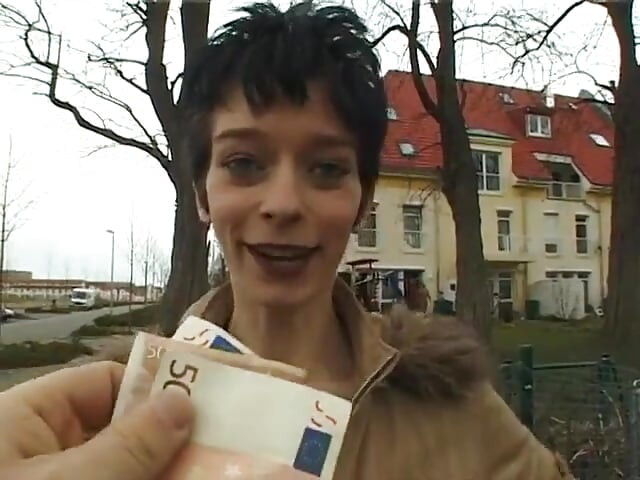 Susi 45, MILF bermain bersendirian di rumah vintaj