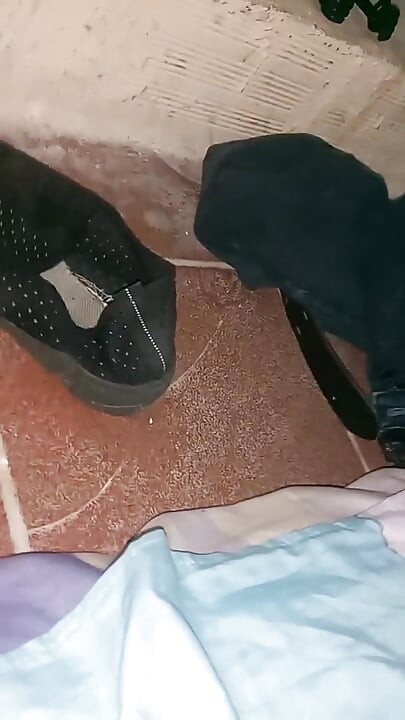 A namorada do meu amigo me pede para gozar em sua vagina rapidamente