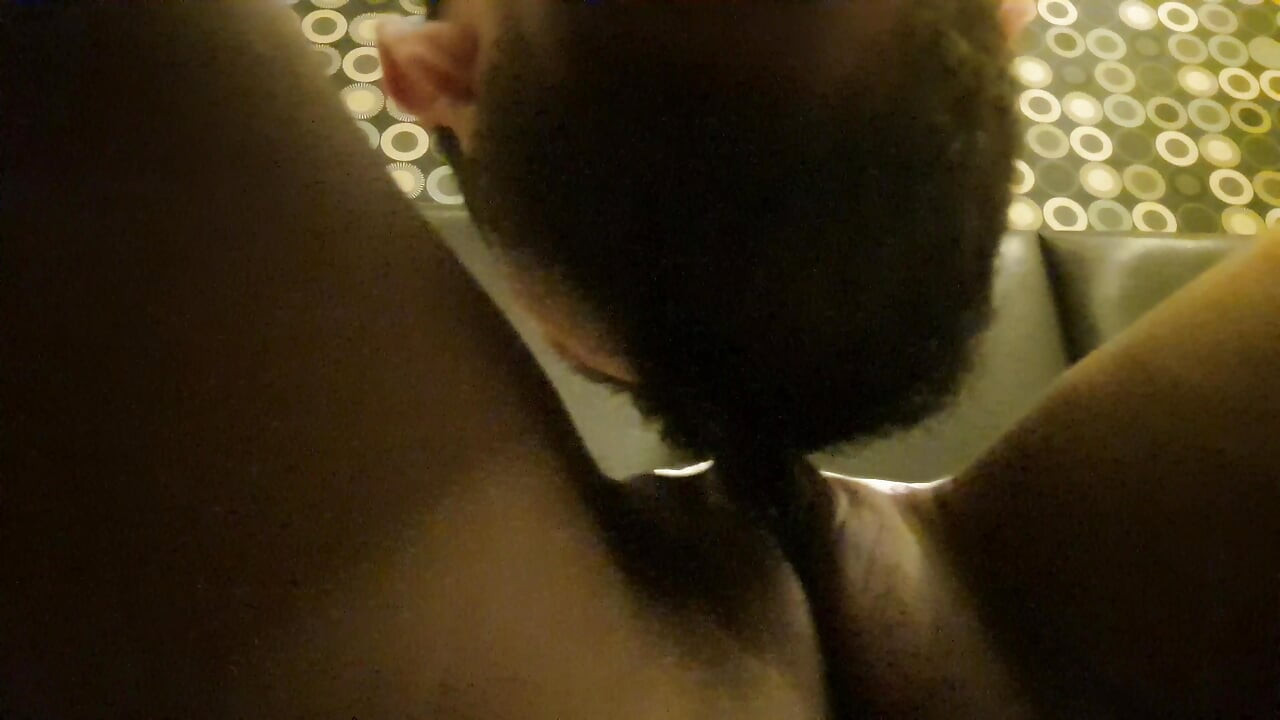 Lamiendo y follando el coño más hermoso para un hermoso auto