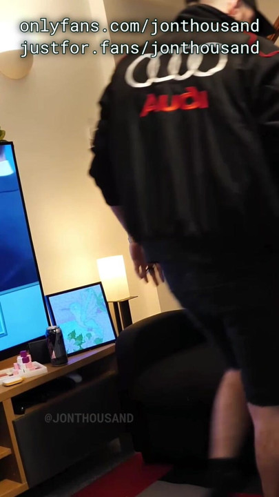 Predrinks cum in front of roommate