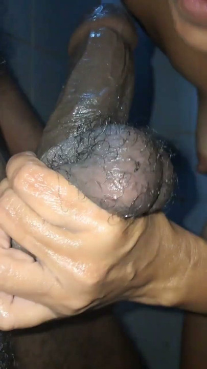 Stepsister invites me to fuck while bathing | Clip 1