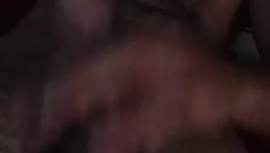 Sikimle biraz eğleniyor, gördüğün şeyi beğendin mi bebeğim?