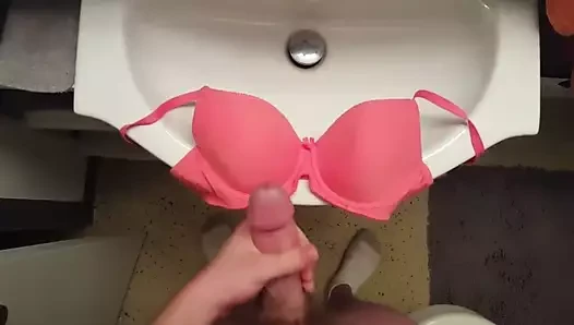Cum üzerinde kuzenler 34b sutyen