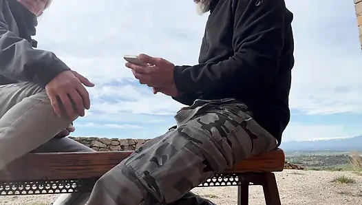 Blowjob yang Tidak Disengaja Di Luar Ruangan - Saya Cum Cepat Di Mulutnya, Mereka Hampir Melihat Kami, Seks Buatan Sendiri yang Berisiko