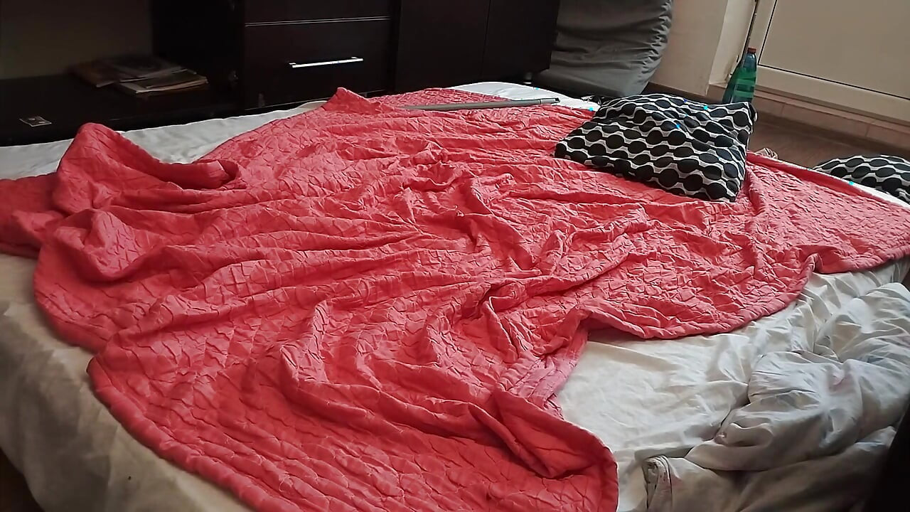 素人情侣在卧室里疯狂做爱