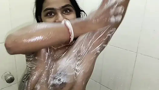 Hot Sexy Desi Bhabhi Bathroom Mein Nahaate Hue Gajar Se Chut Ki Pyas Mitayi , Loud Moaning Aur Chut Ka Pani Nikal Gaya Squirting Orgasm