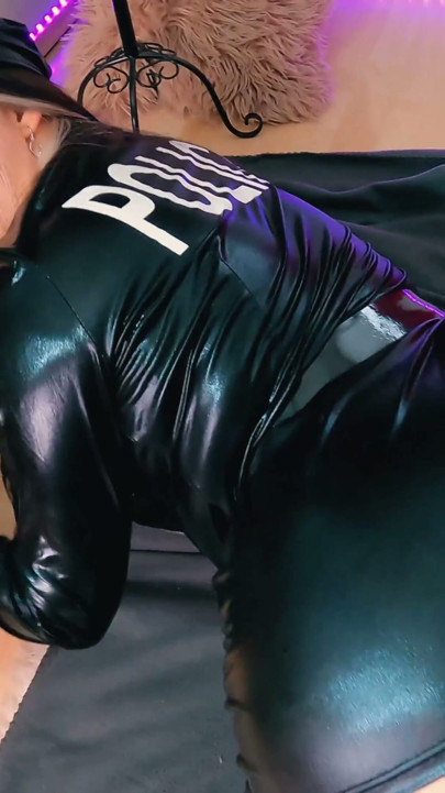 쓰리섬하는 경찰 소녀 - 딥쓰롯, 구멍 교환, 하드코어 섹스, 카우걸 - Tantaly Sexdolls | 클립 2