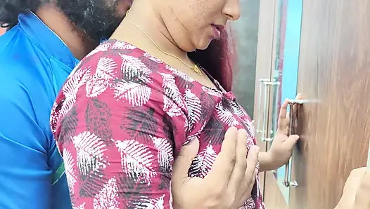 Горячая пара и романтический поцелуй