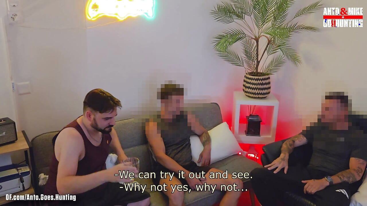 Seks threesome bareng mantan rekan kerja cewek semok latino dan biseksual