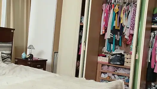 Küçük memeli sarışın döllenmeyi seviyor