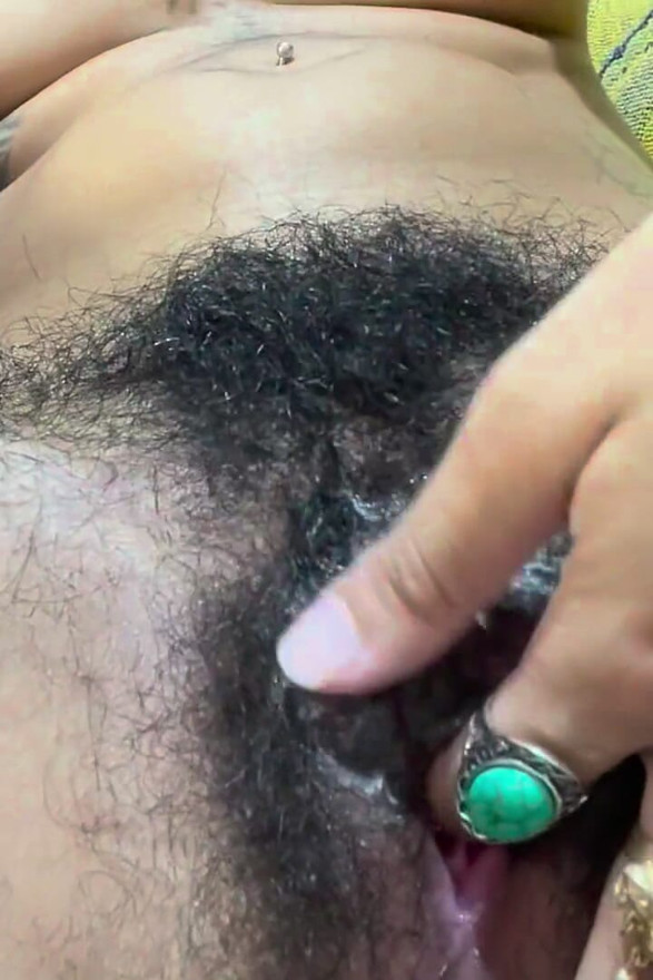 [close up] Latina Arab Goddess Fingering Her Own Hairy Pussy to Orgasm