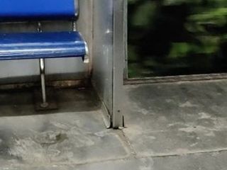 India mariquita encerrada en castidad mostrando en tren local