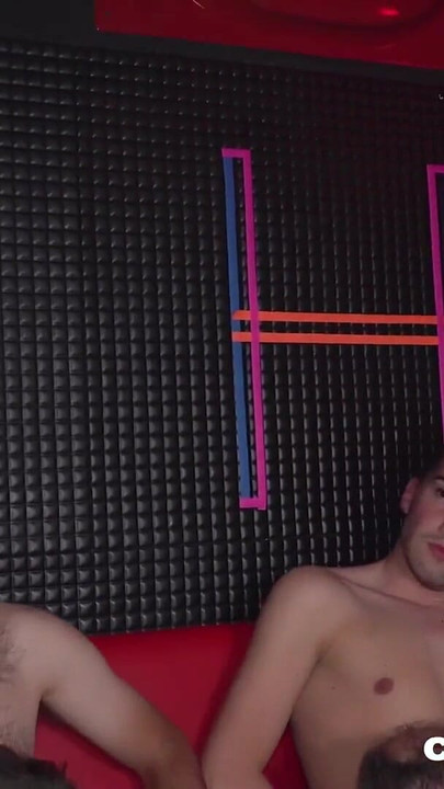 Svi dobivaju red na ultimativnom jebačkom festivalu od ClubBangBoysa | Isječak 2