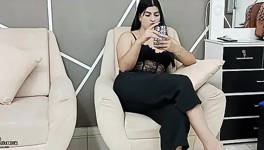 Lezbiyen patron zam için çalışanını sikiyor tam hikaye