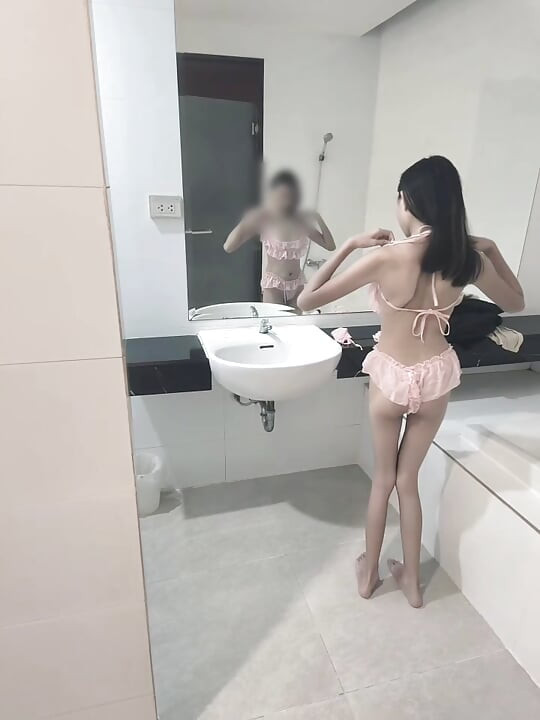 Catty onlyfans Vaihtaa seksikkääseen asuun