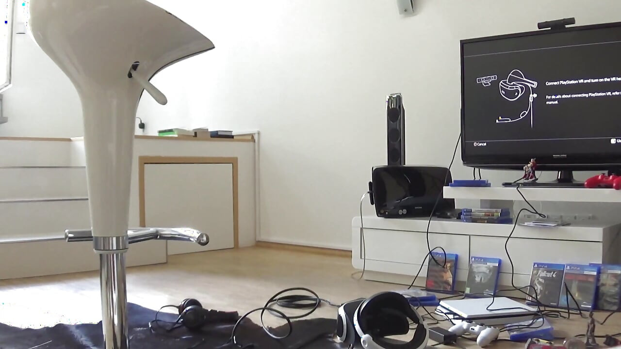 할로윈을 위해 : 매력적인, 확실한 할로윈 취급, 사라와 데니는 플레이 스테이션 VR 공포 게임을