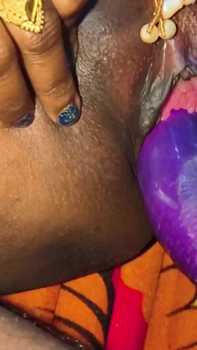 Bangali Makan Malkin kiraya mange aaye to mazduri kirayedar ne aunty ko boudi me bangan aur lund dono ek sath dal ke chudai kar diya . hindi | Clip 1