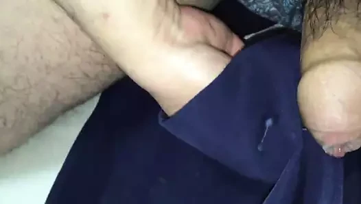 Kızın değil üniforma eteği tarafından boşaldım