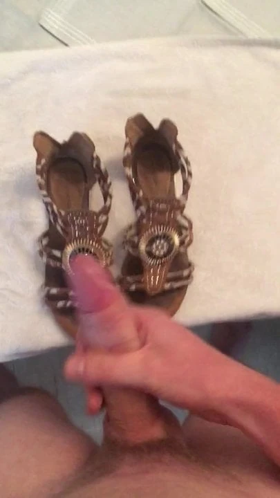 Cum on her shoe:)