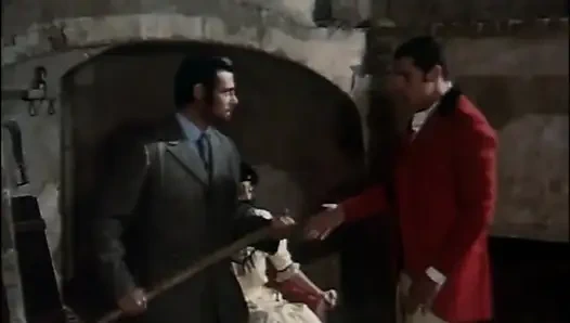 Schöne blonde schwanzlutscht muschi und fickt im schloss