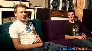 Matones heterosexuales Billy y Duke masturbándose en el ático