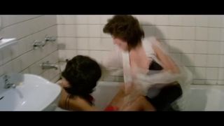 Catfight ends in bathtub