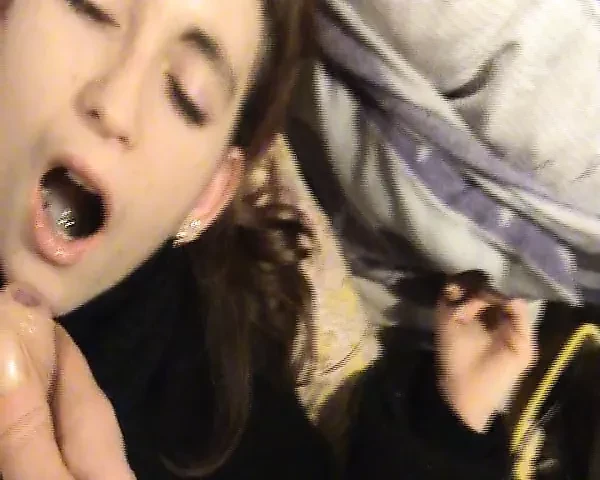 gaelle aprecie le gout du sperme et l'avale