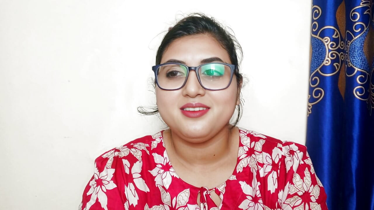 Nadiya Boudi 在國外被幹，回家後又被 Debor 幹