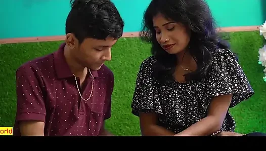 18 yaşındaki üvey kız kardeş genç üvey erkek kardeşiyle sikişiyor! Desi Village Sex