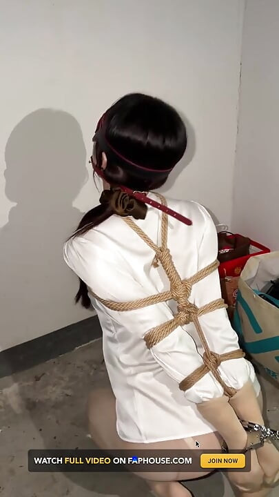 Εξωτερική σκάλα Straight Arm Untie Challenge