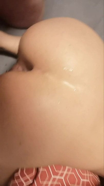 Cum fountain on his ass