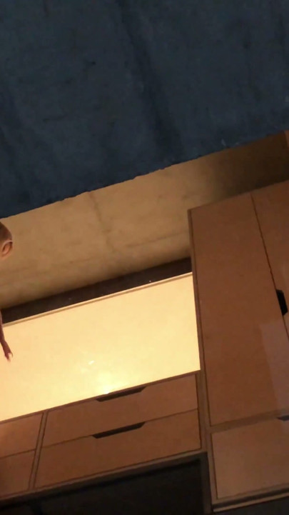 Voyeuring wifey the glass bottom to see her tits and pussy | Đoạn video ngắn 2