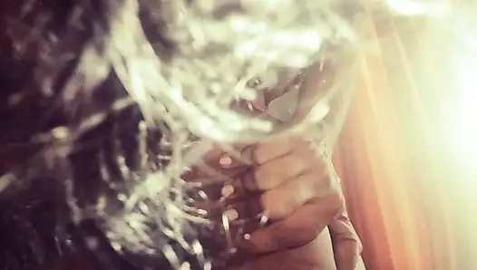 Sexy stiefmutter tina zieht sich für ihren stiefsohn an